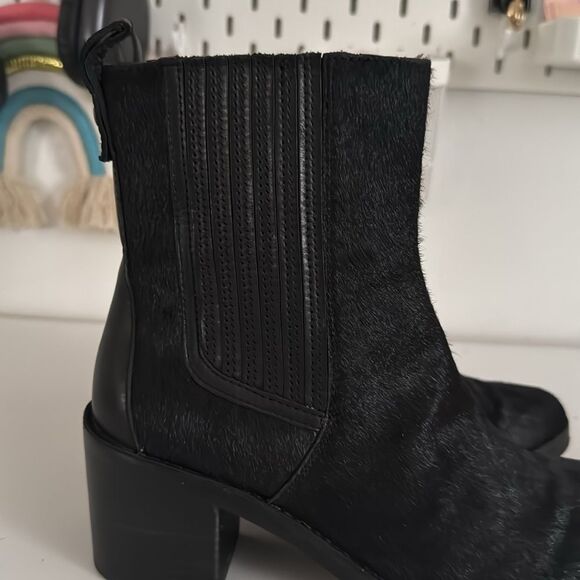 UGG Camden Exotic Chelsea Boots EUC - Picture 3 of 7